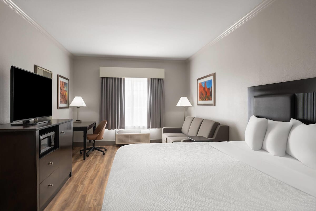 Room, 1 King Bed, Accessible, Non Smoking (Mobility Accessible)