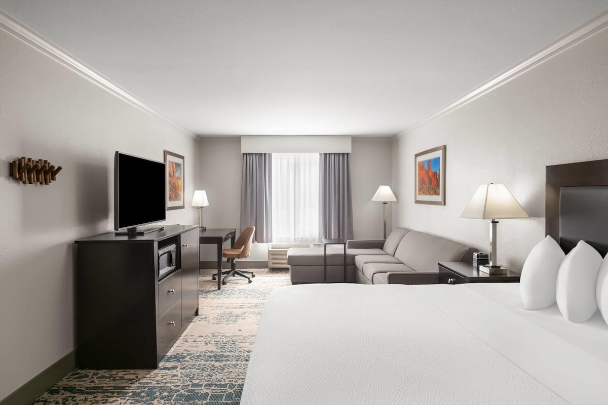 In-room safe, desk, iron/ironing board, free cots/infant beds