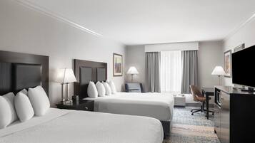 Habitació, 2 llits de matrimoni, accessible, no fumadors (Mobility Accessible) | Escriptori, cortines opaques i planxa i posts de planxar