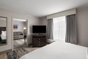 Desk, blackout curtains, iron/ironing board, free cots/infant beds - La Quinta Inn & Suites by Wyndham Moab (Moab)