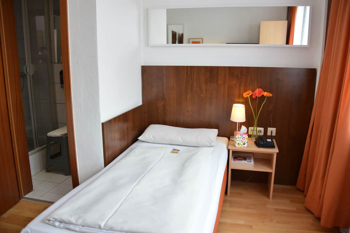 Standard Single Room | Hypo-allergenic bedding, minibar, in-room safe, desk