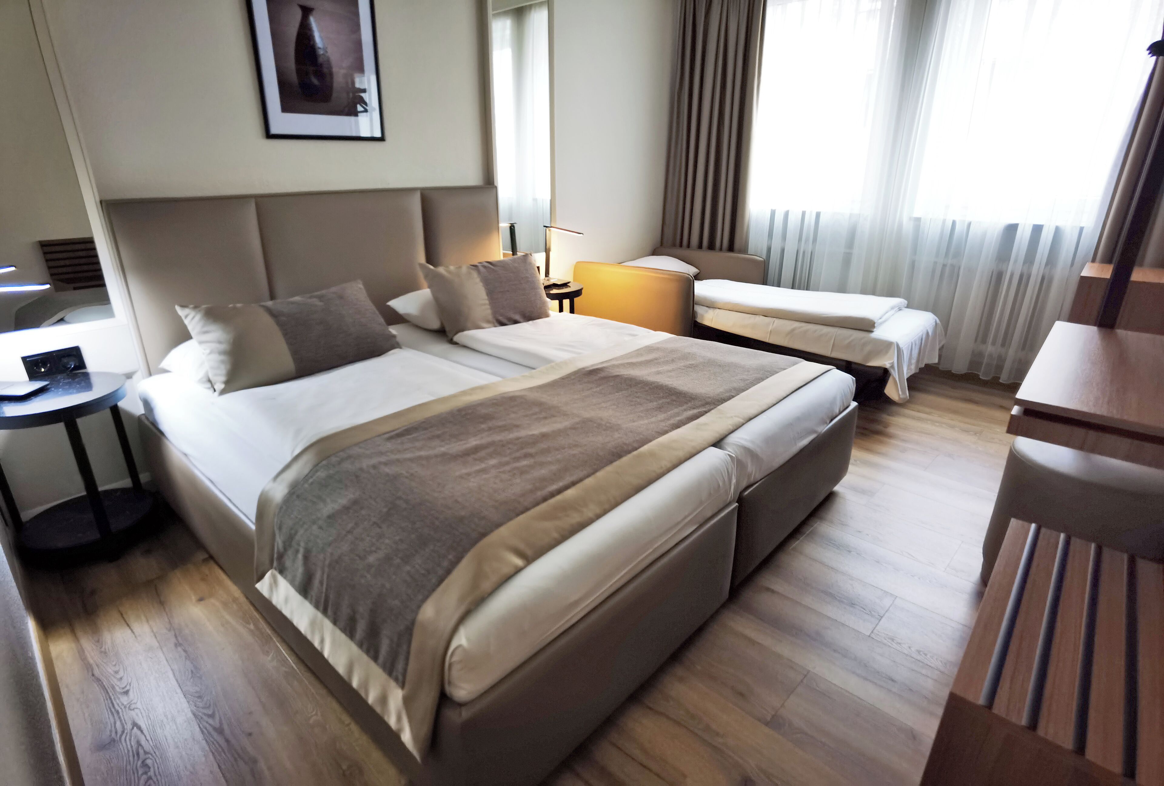 Standard Triple Room | Hypo-allergenic bedding available, minibar, in-room safe, desk