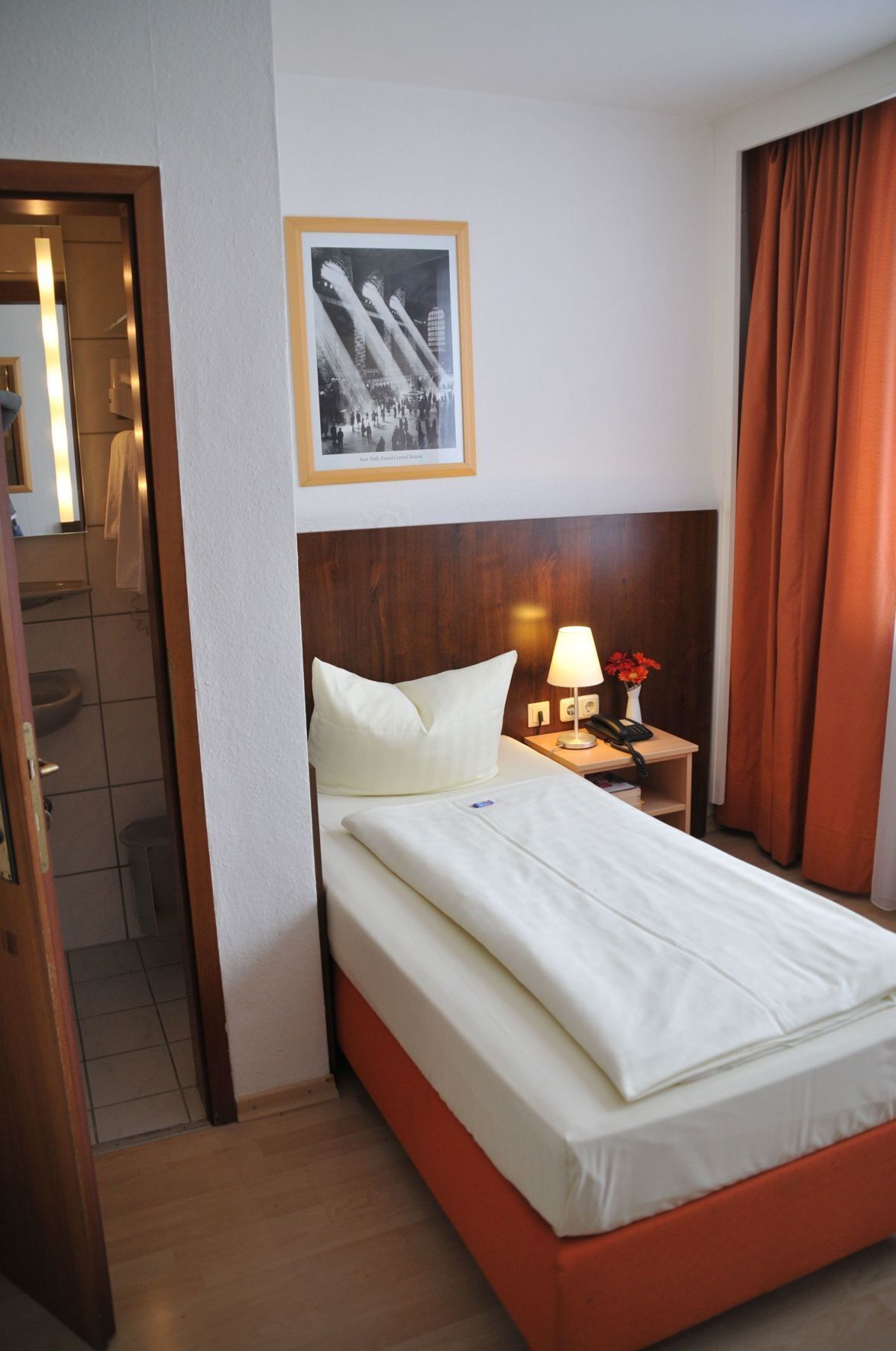 Ropa de cama hipoalergénica y minibar 