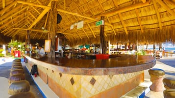 2 bars/lounges, poolside bar