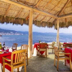 3 restaurants, breakfast served