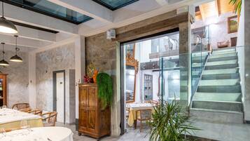 Aperto a pranzo e cena