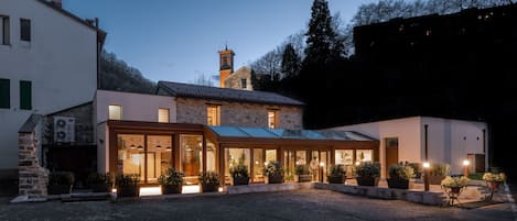 Déjeuner et dîner servis sur place