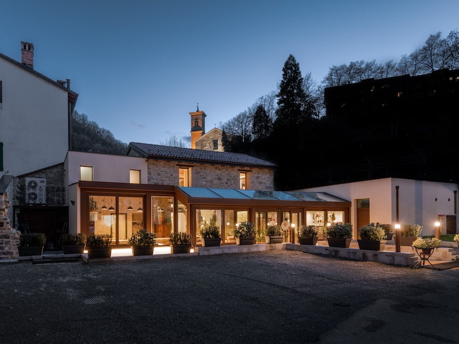 Lunch and dinner served