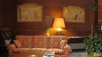 Coin salon dans le hall