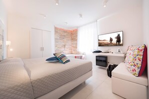 Deluxe Double Room (Adults Only) | In-room safe, desk, free WiFi, bed sheets - Hotel Amalfi (Amalfi)
