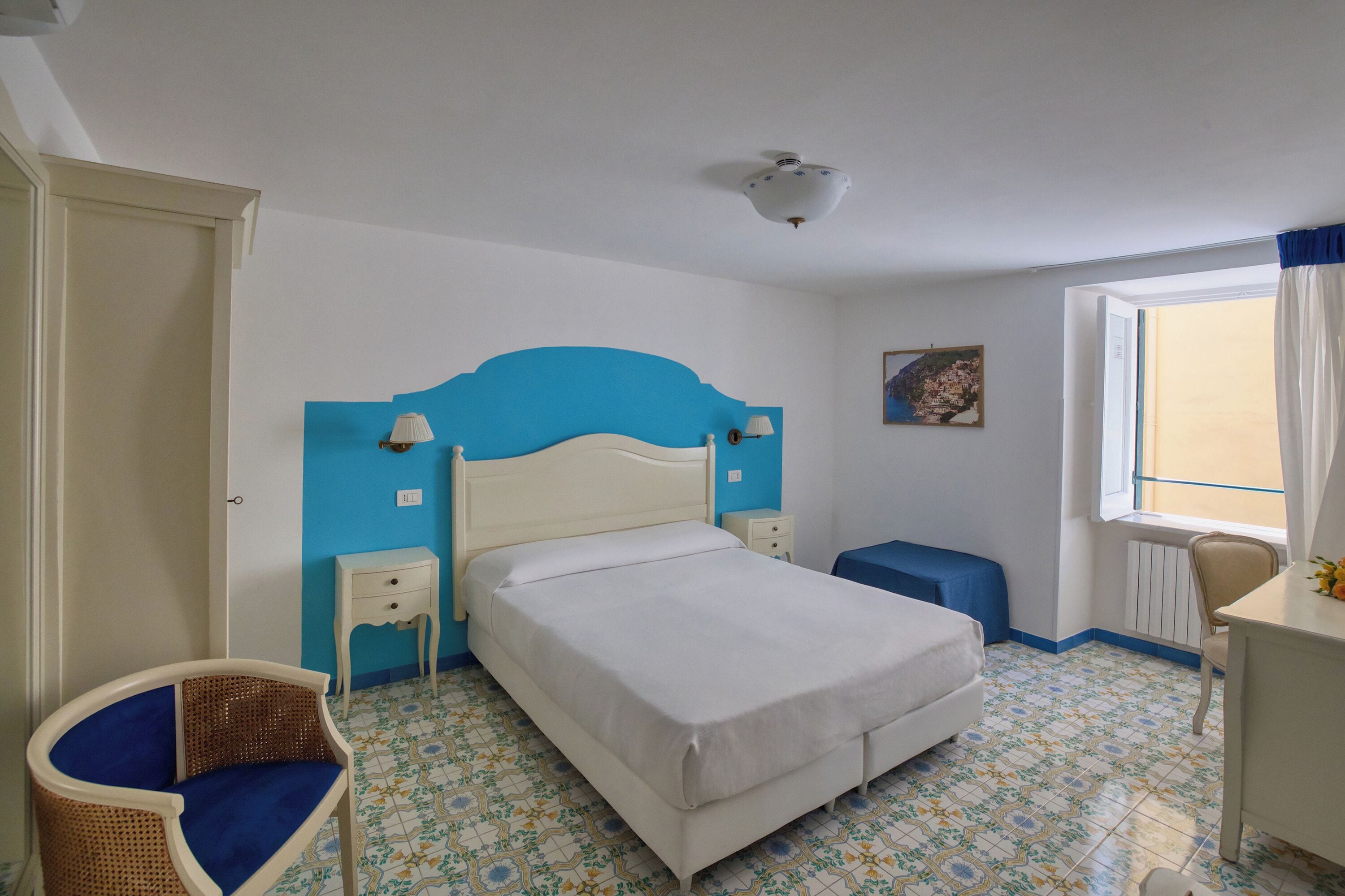 Classic Double Room | In-room safe, desk, free WiFi, bed sheets