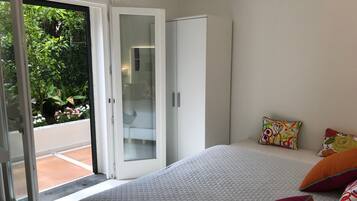 Junior Suite, idromassaggio in giardino Only Adults | Una cassaforte in camera, una scrivania, Wi-Fi gratuito, lenzuola