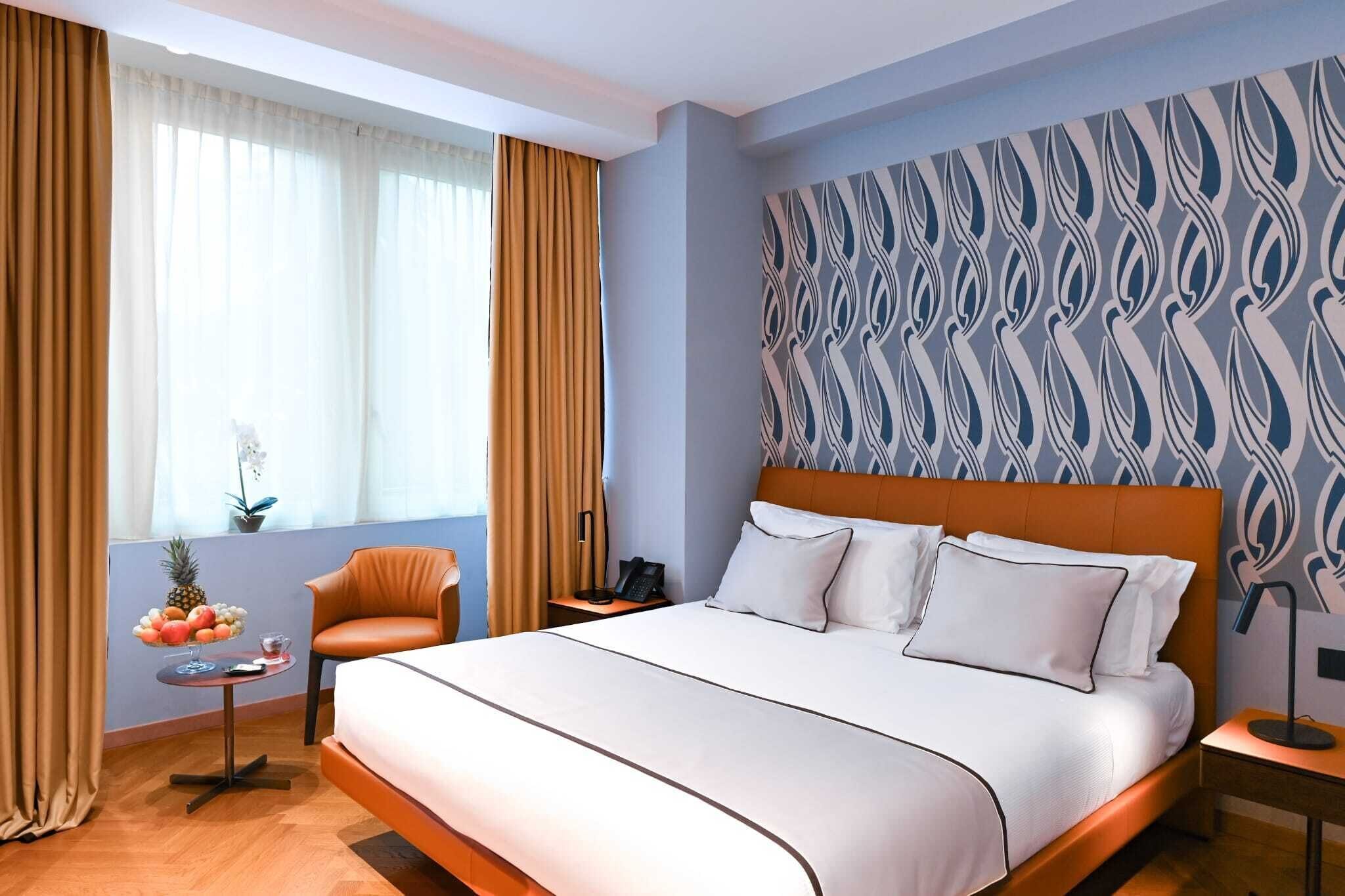 Dundyner, minibar, safe på rommet og skrivebord