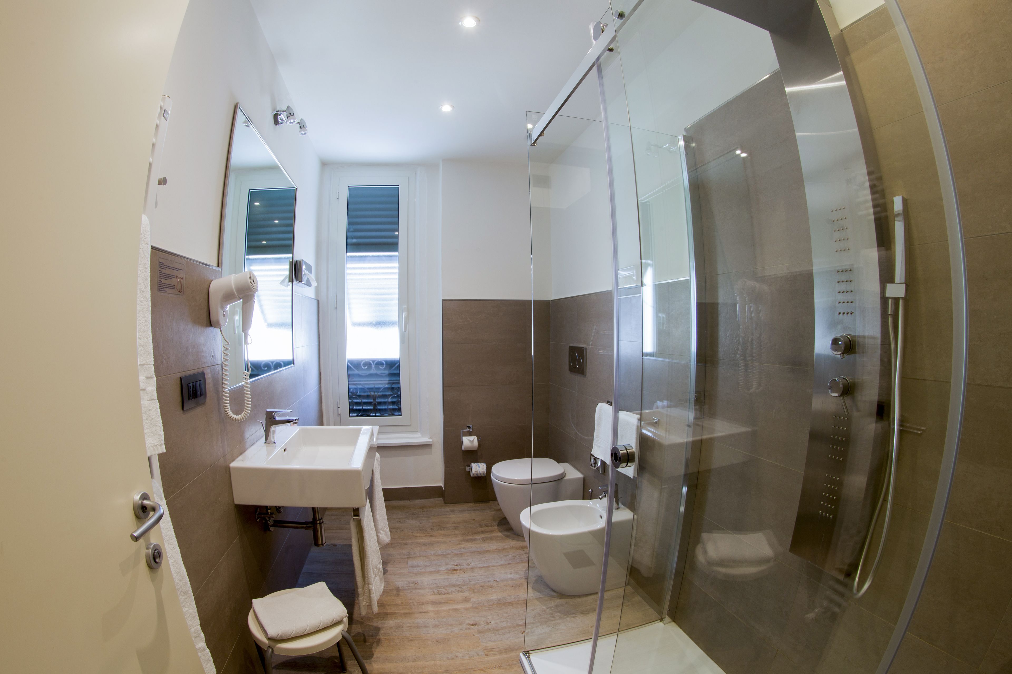 deluxe double room, sea view | bathroom | shower, free toiletries, hair dryer, bidet