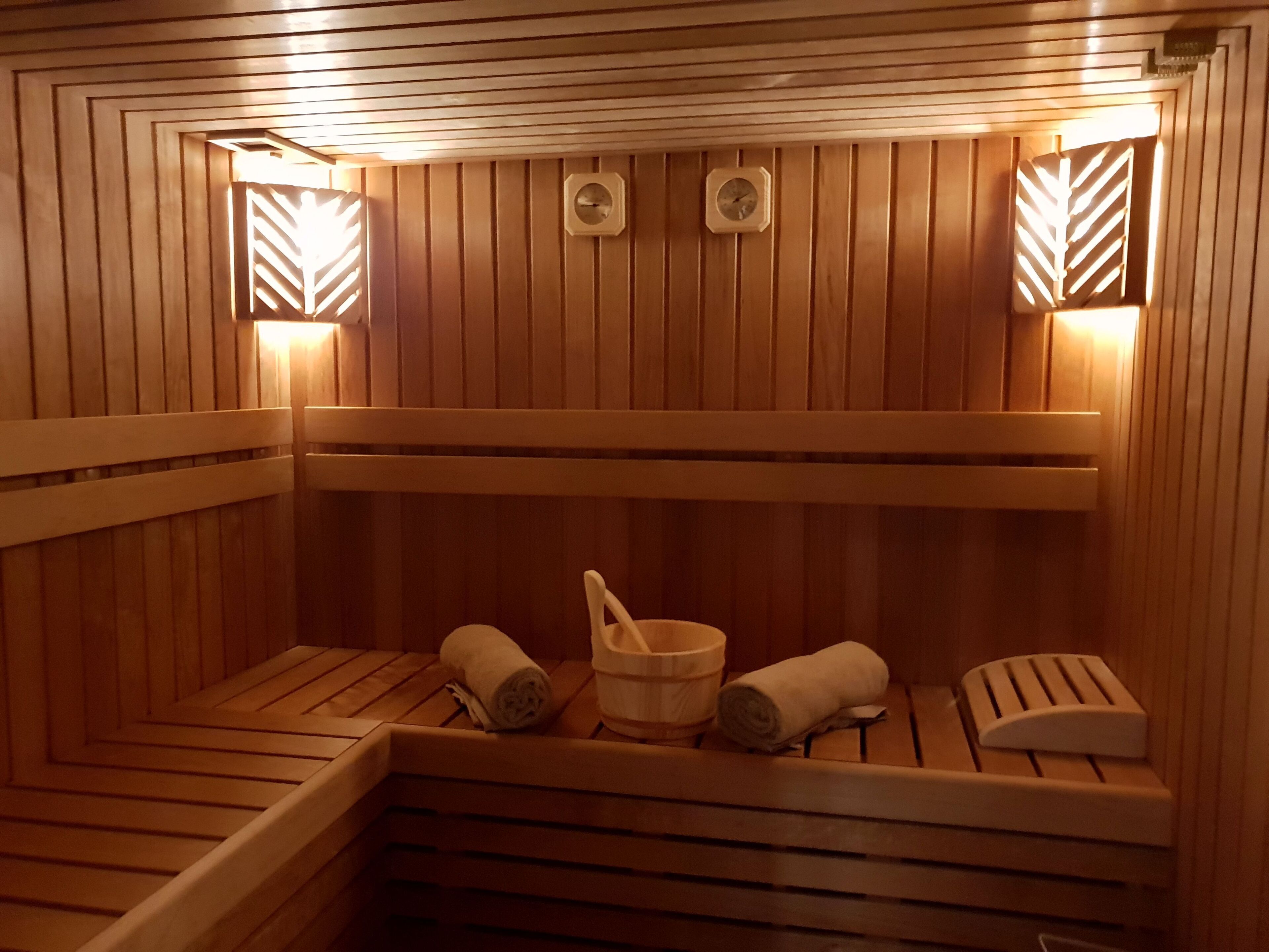 sauna, hot tub, body treatments, hot stone massages