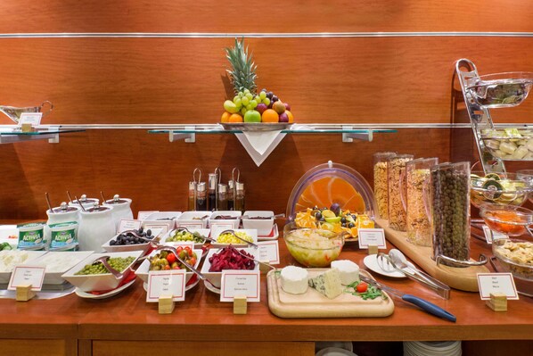 Daily buffet breakfast (CZK 420 per person) - Ramada by Wyndham Airport Prague (Prague)