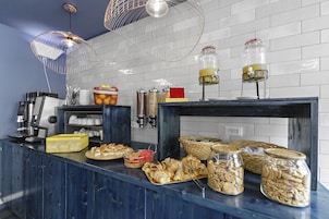 Colazione a buffet a pagamento, servita tutte le mattine 
