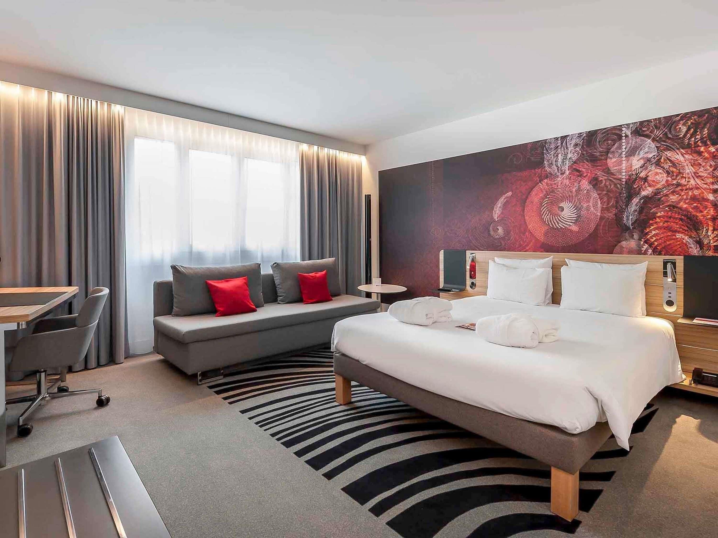 Allergitestet sengetøy, safe på rommet og skrivebord for bærbar PC