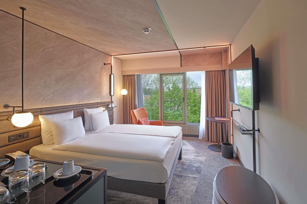 1 bedroom, hypo-allergenic bedding, in-room safe, laptop workspace