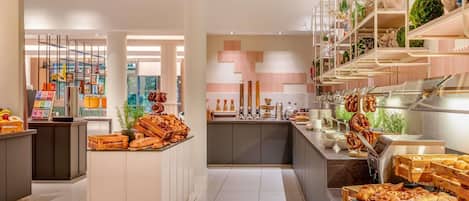 Desayuno buffet (EUR 28 por persona)