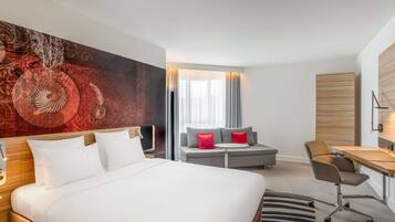 Executive Family Room | Hypo-allergenic bedding, in-room safe, laptop workspace, soundproofing