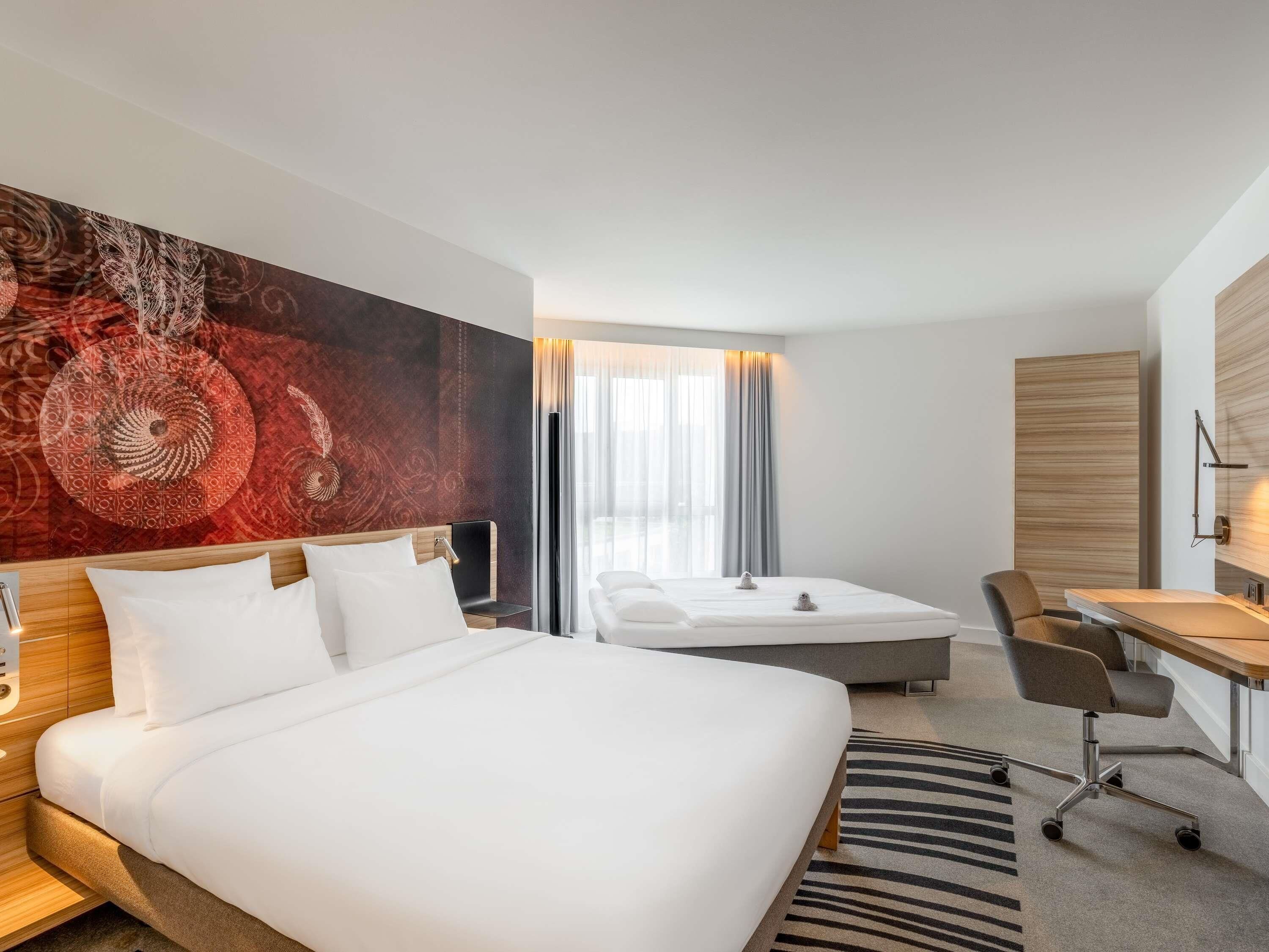 Executive Family Room | Hypo-allergenic bedding, in-room safe, laptop workspace, soundproofing