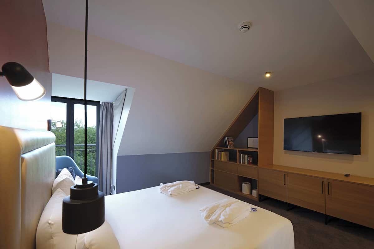 Superior Suite with Skyline View | 1 bedroom, hypo-allergenic bedding, in-room safe, laptop workspace