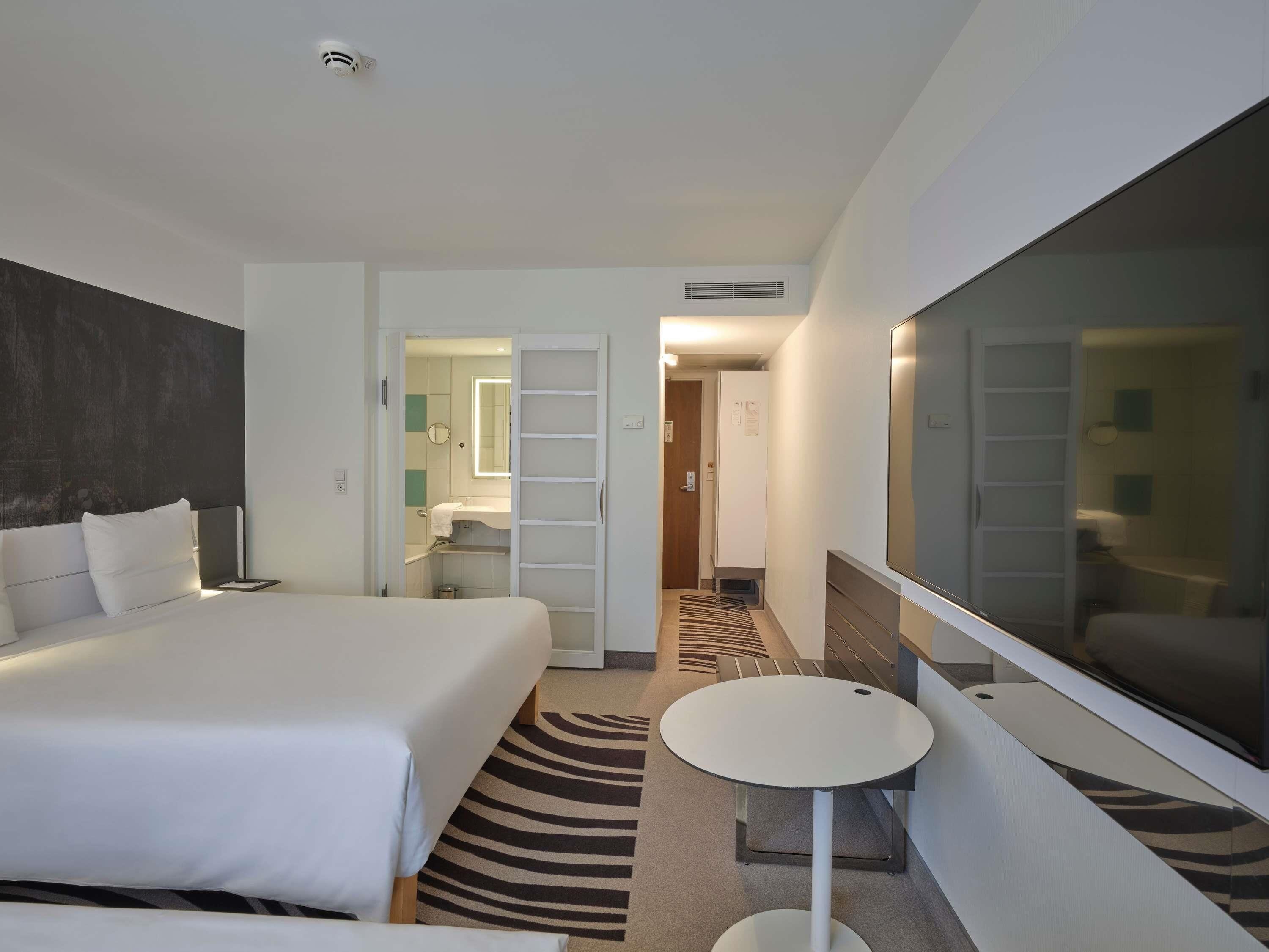 Standard Family Room | Ropa de cama hipoalergénica y caja fuerte