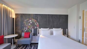 Superior Business Room | Hypo-allergenic bedding, in-room safe, laptop workspace, soundproofing