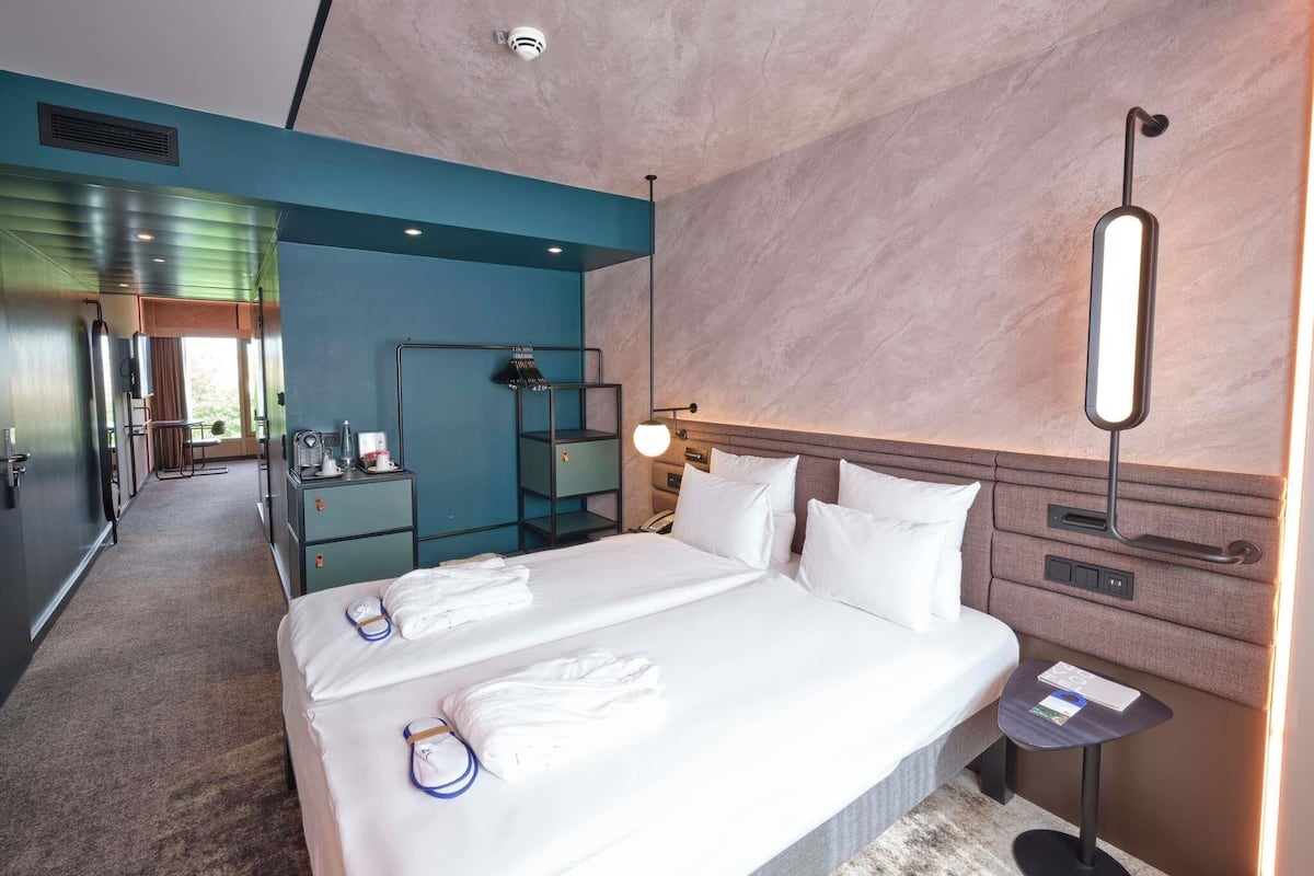 Premium Junior Suite | Ropa de cama hipoalergénica y caja de seguridad en la habitación