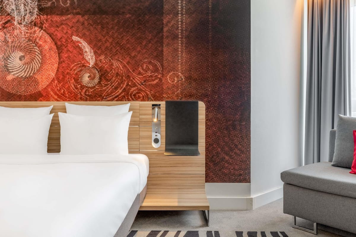 Allergitestet sengetøy, safe på rommet og skrivebord for bærbar PC