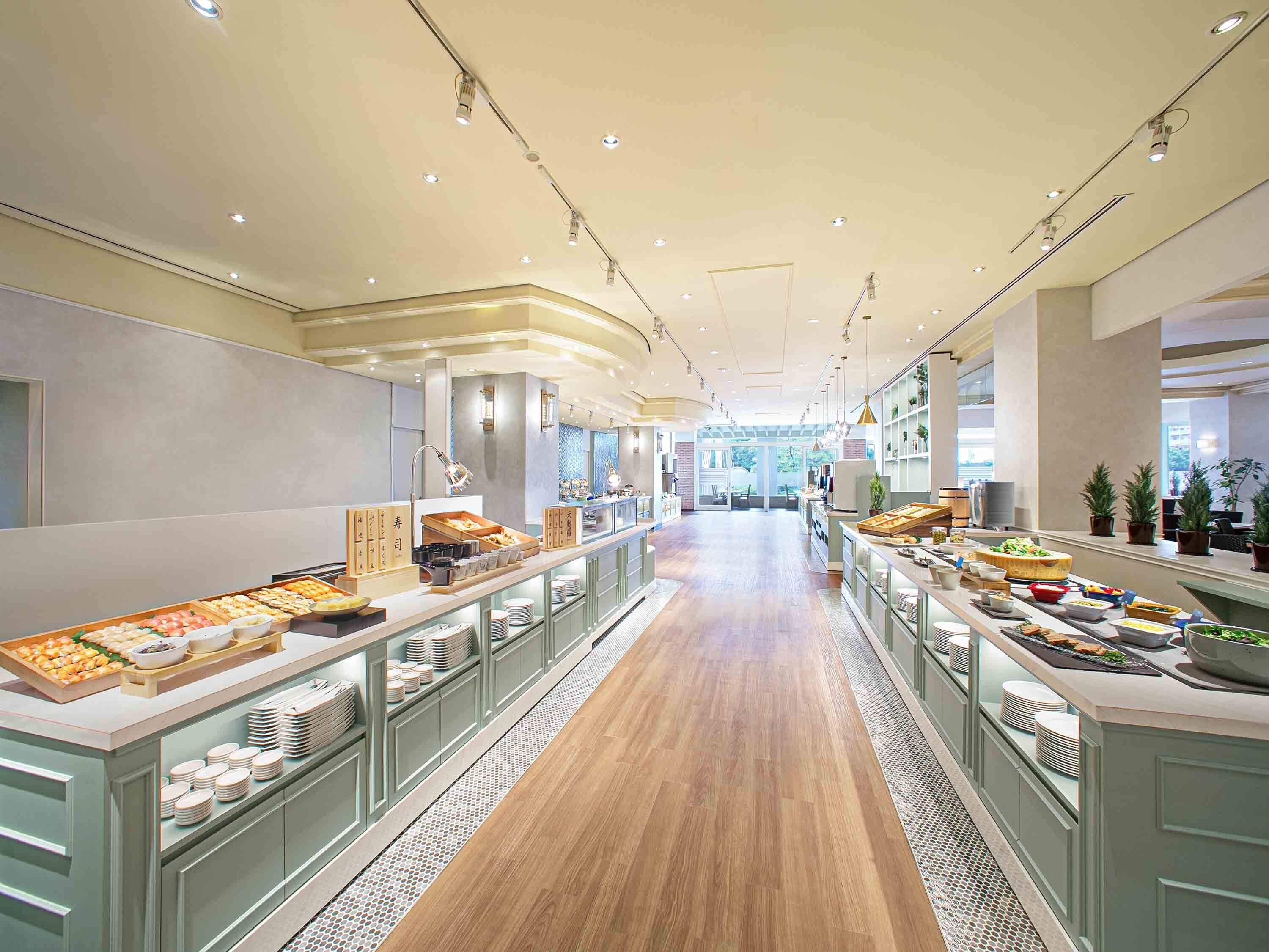 2 restaurants, breakfast served