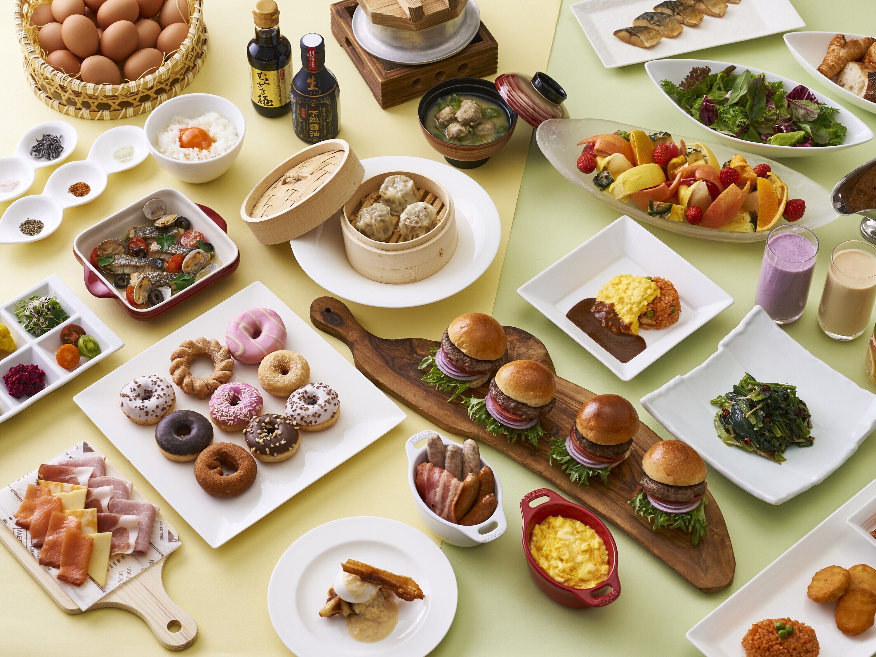 Petit déjeuner buffet (3800 JPY par personne)