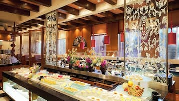 2 nhà hàng, phục vụ bữa sáng