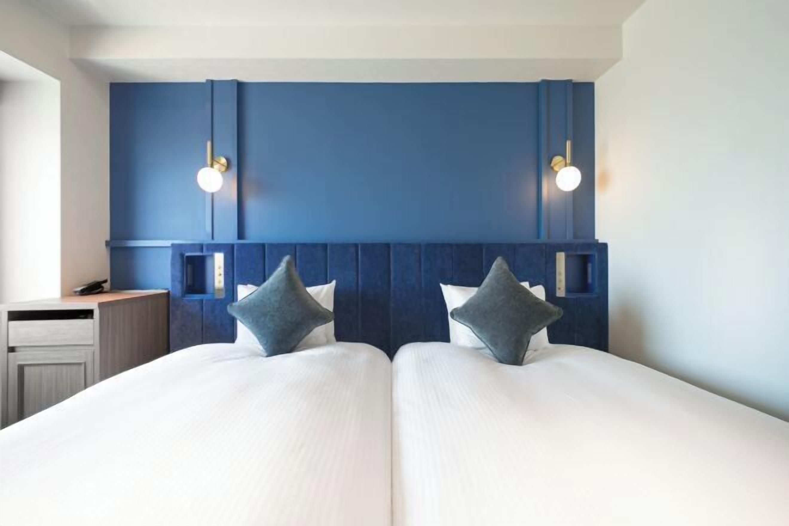 Couette en duvet d'oie, rideaux occultants, fer et planche à repasser