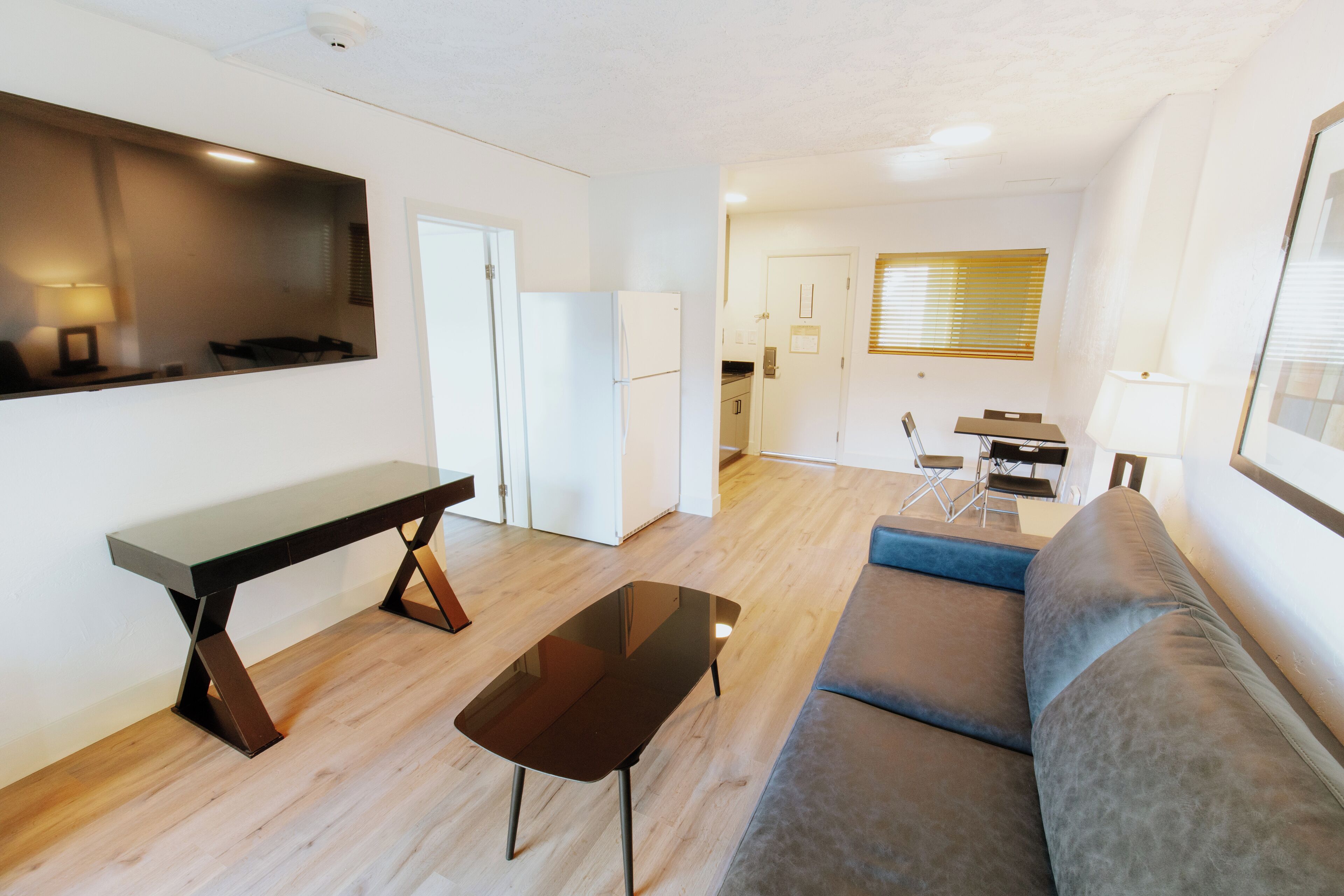 Room | Living area | 50-inch LED TV with cable channels, TV