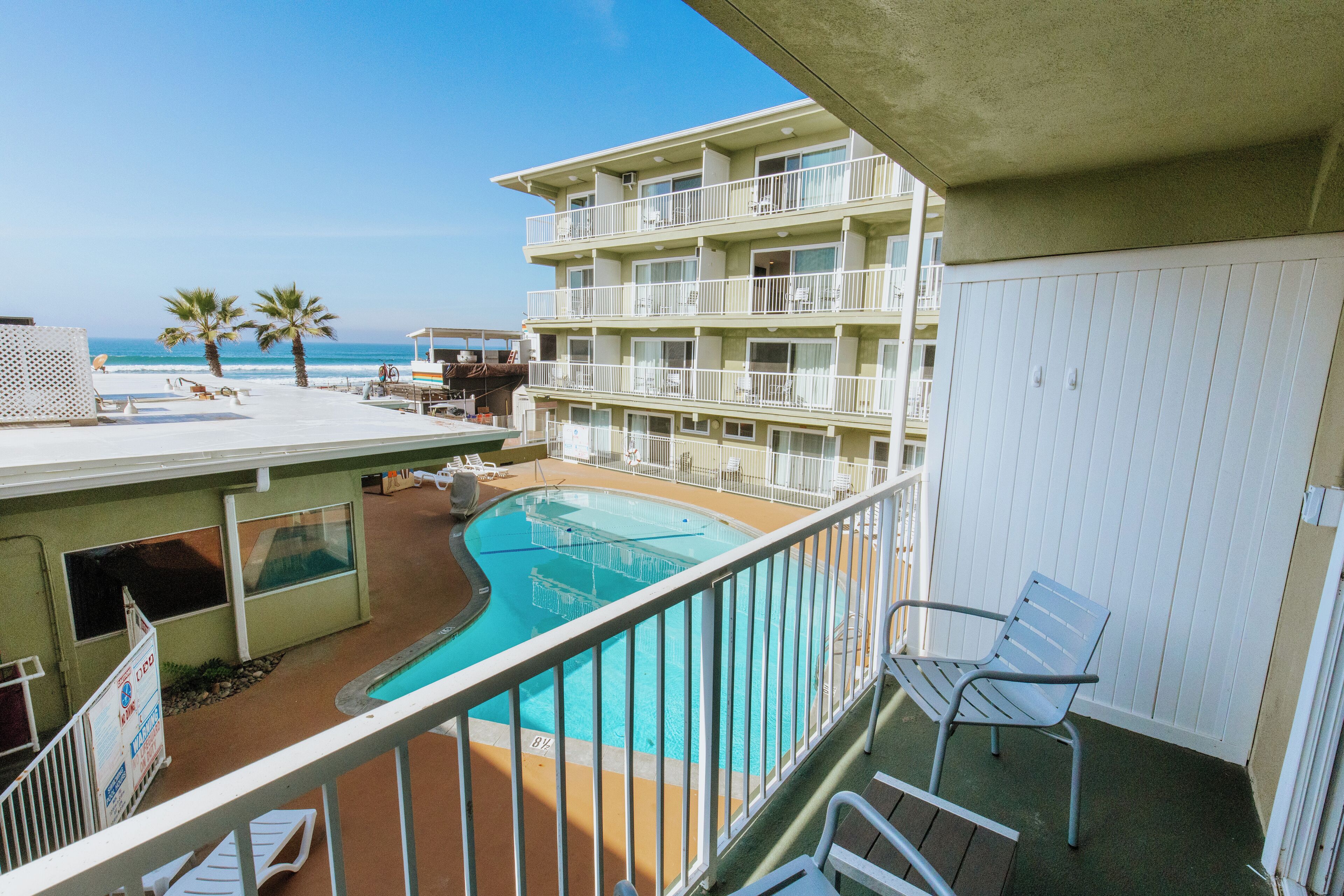 Standard Room, 1 King Bed, Partial Ocean View | Terrace/patio