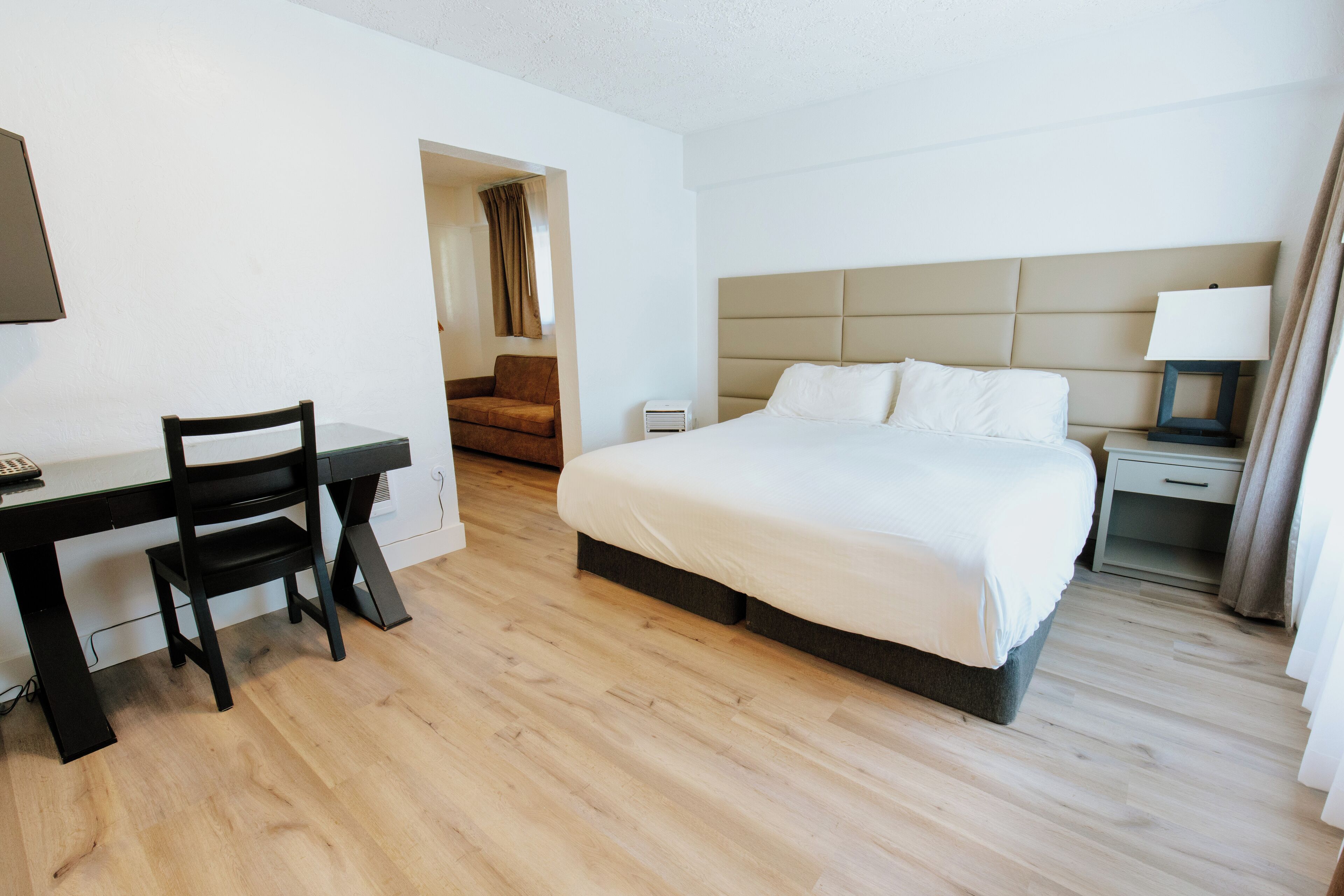 Standard Room, 1 King Bed, Accessible | Premium bedding, pillowtop beds, blackout drapes, iron/ironing board