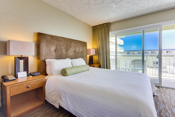 Junior Suite, 1 King Bed with Partial Ocean View