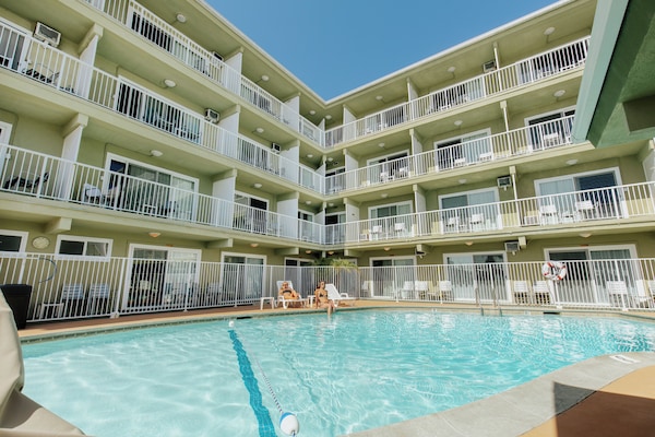 Außenpool, Liegestühle