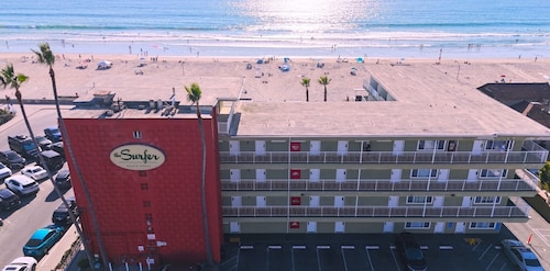 Surfer Beach Hotel