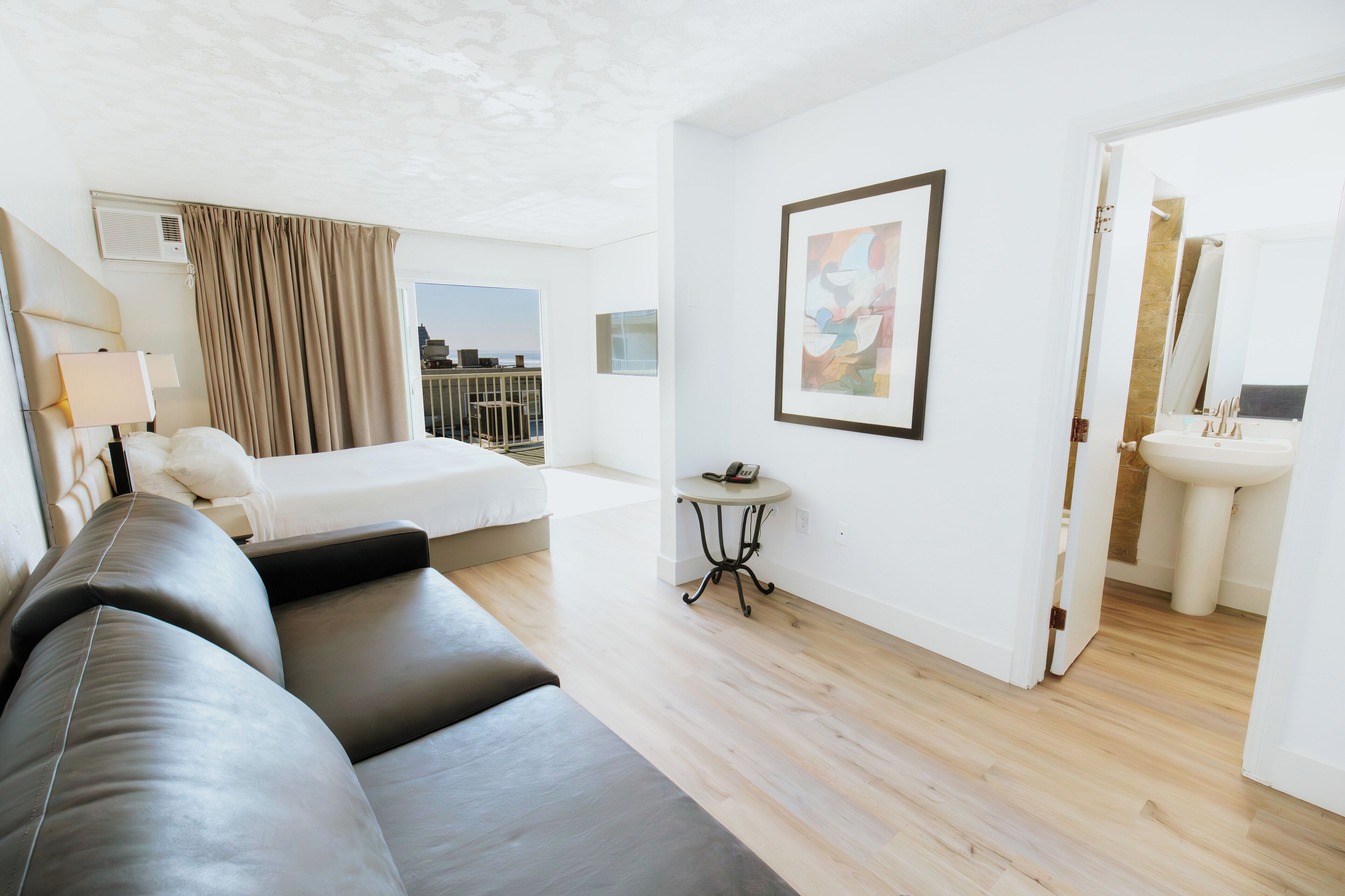 Junior Suite, 1 King Bed with Partial Ocean View | Premium bedding, pillowtop beds, blackout drapes, iron/ironing board