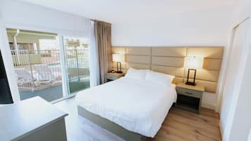Room | Premium bedding, pillowtop beds, laptop workspace, blackout drapes