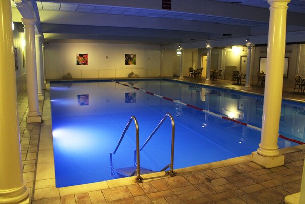 Piscine couverte, piscine extérieure (ouverte en saison)