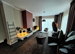 套房 | 办公桌、遮光窗帘、熨斗/熨板、婴儿床