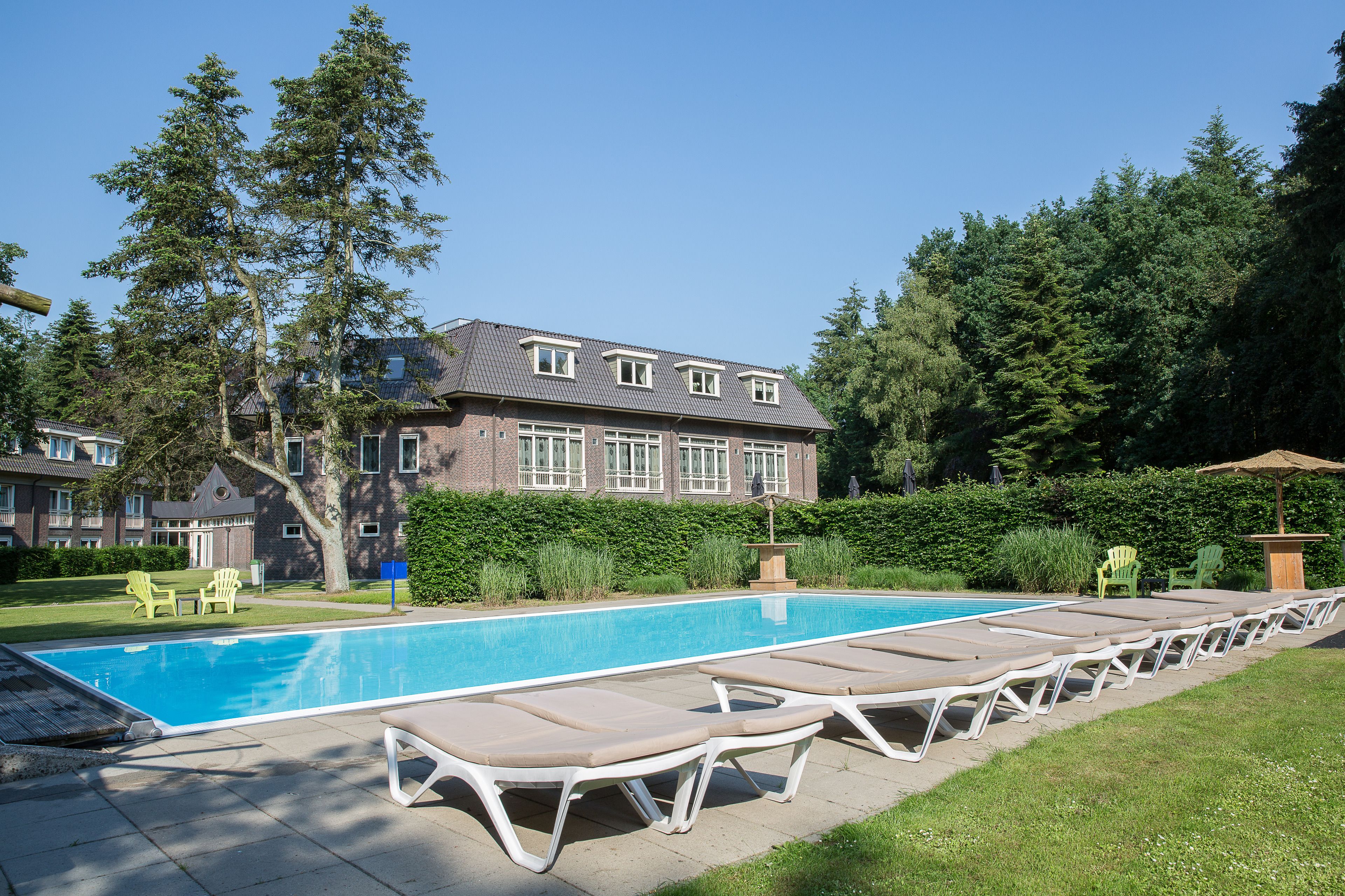 Seasonal outdoor pool, pool umbrellas, sun loungers