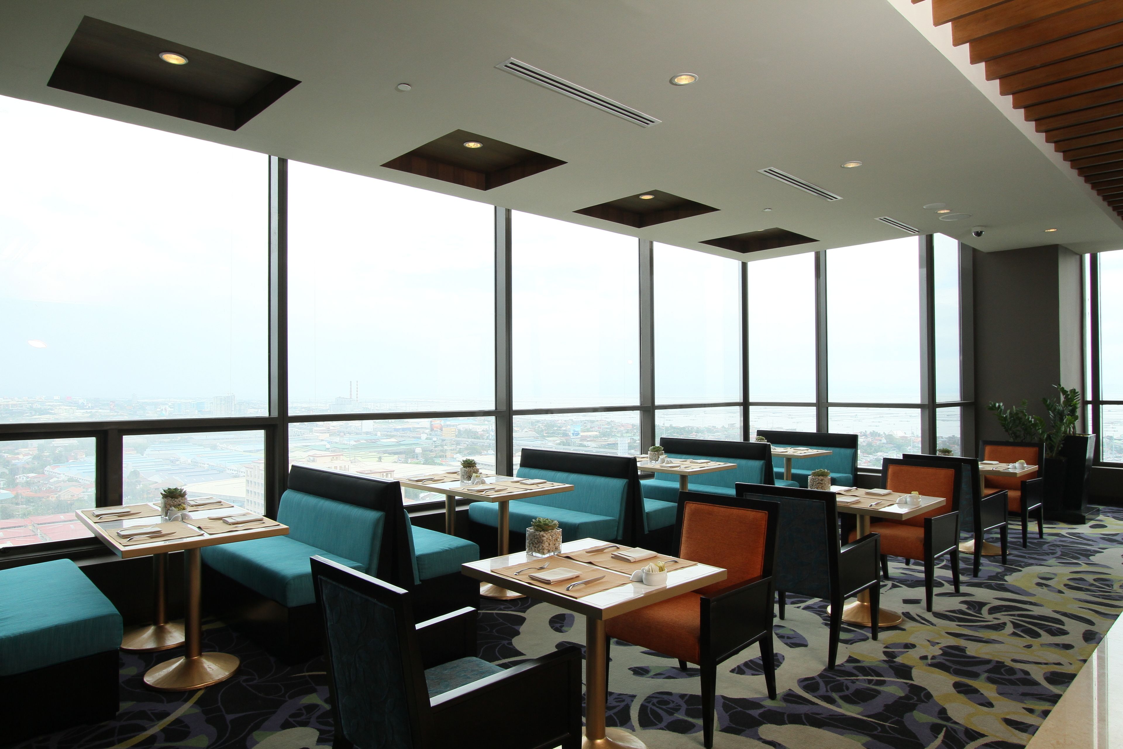 4 restaurants, lunch, dinner served; chinese cuisine