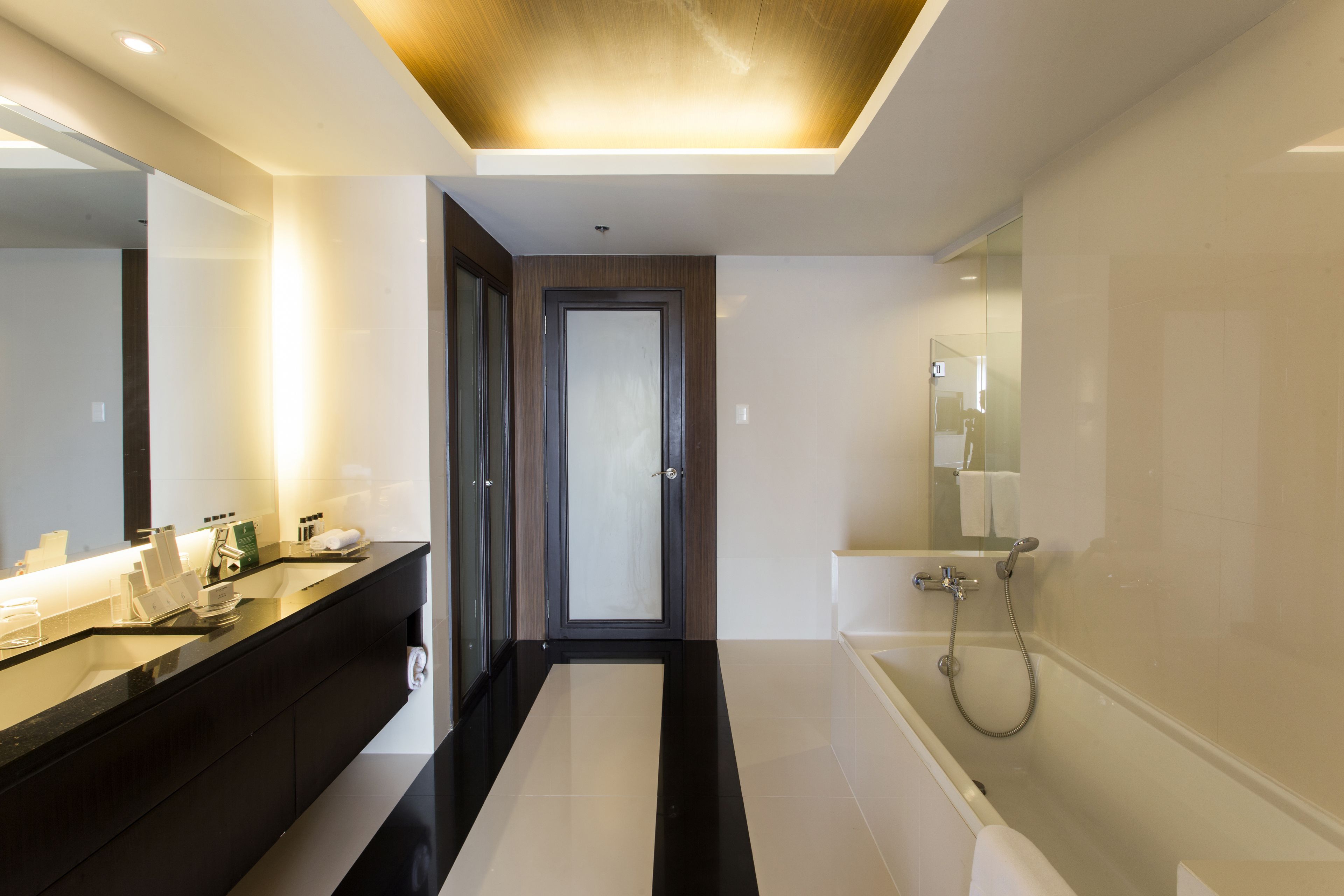 separate bathtub and shower, deep-soaking bathtub, free toiletries