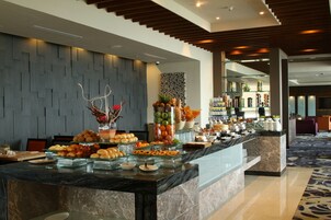 Desayuno buffet diario (PHP 1220 por persona)