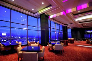 Pub - The Bellevue Manila  (Muntinlupa)